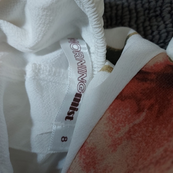 Morning mist.White Floral Side Slit Cross maxi dress. Size 8/10 - Picture 6 of 7